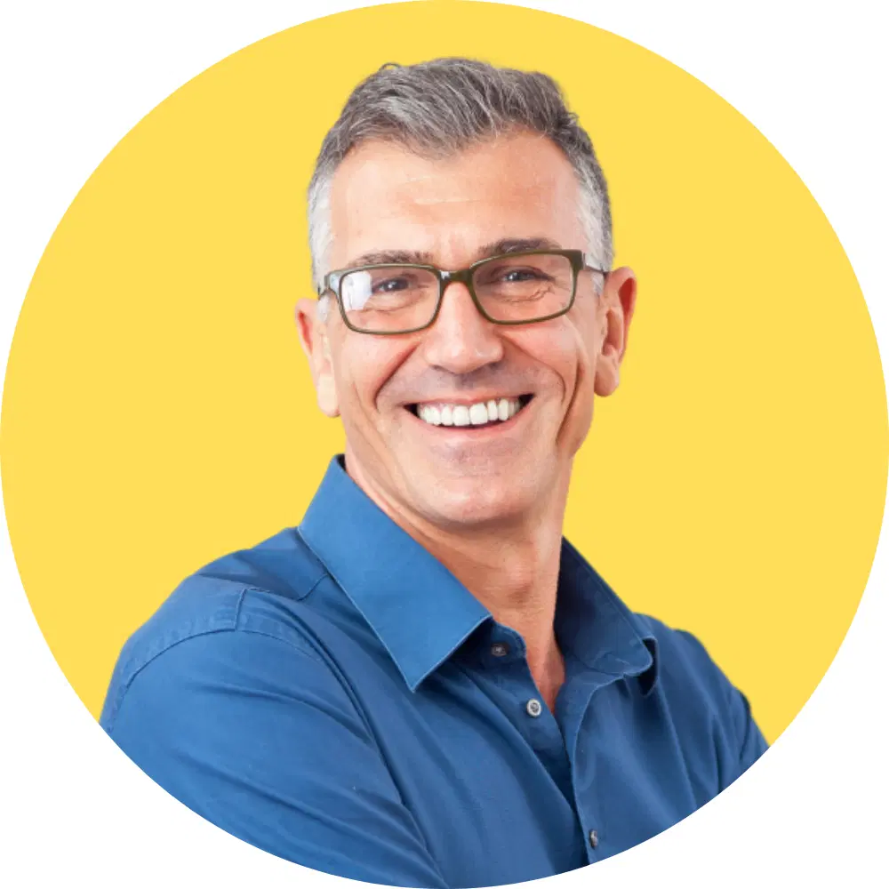 Parceiro satisfeito trabalhando e gerando lucros com a plataforma.